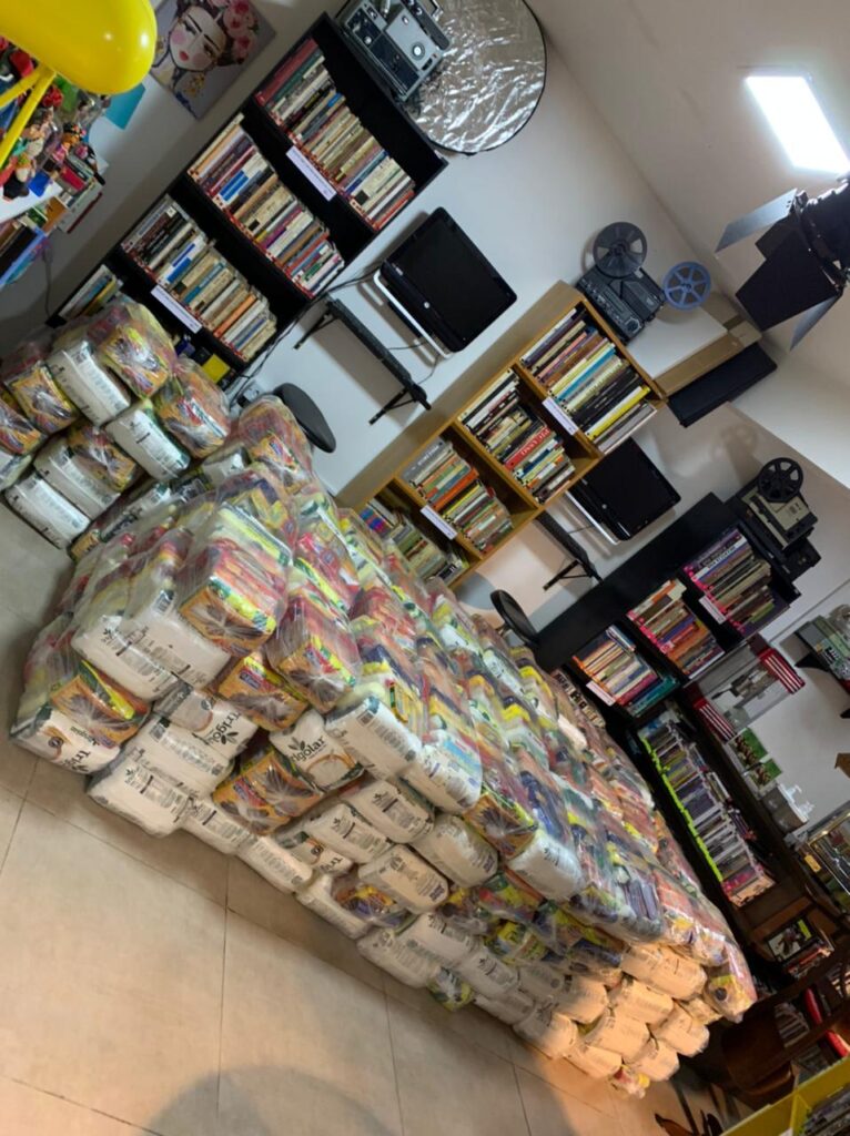 Casarão de Ideias, Fetam, Coca-Cola e SEC irão distribuir 600 cestas básicas para trabalhadores da Cultura em estado de vulnerabilidade.