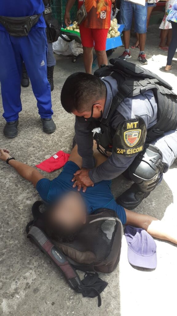 Homem sofre infarto após passar mal por forte calor no Centro de Manaus.