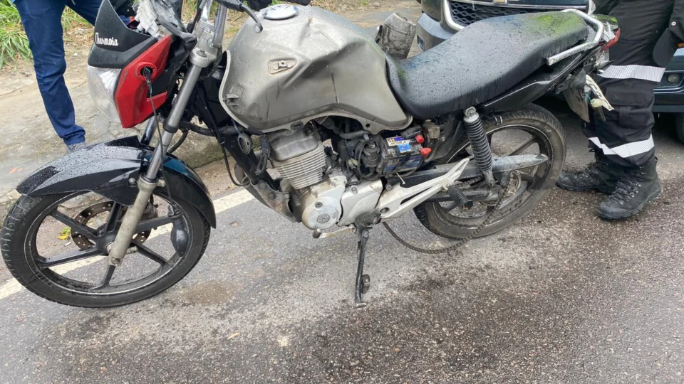 Vídeo: Homem morre ao colidir  violentamente moto contra carro