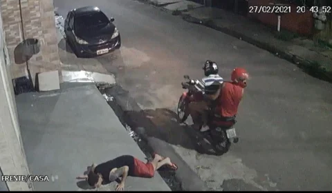 Em moto roubada, homens cometem assaltos no bairro Alvorada 2; Veja vídeos!