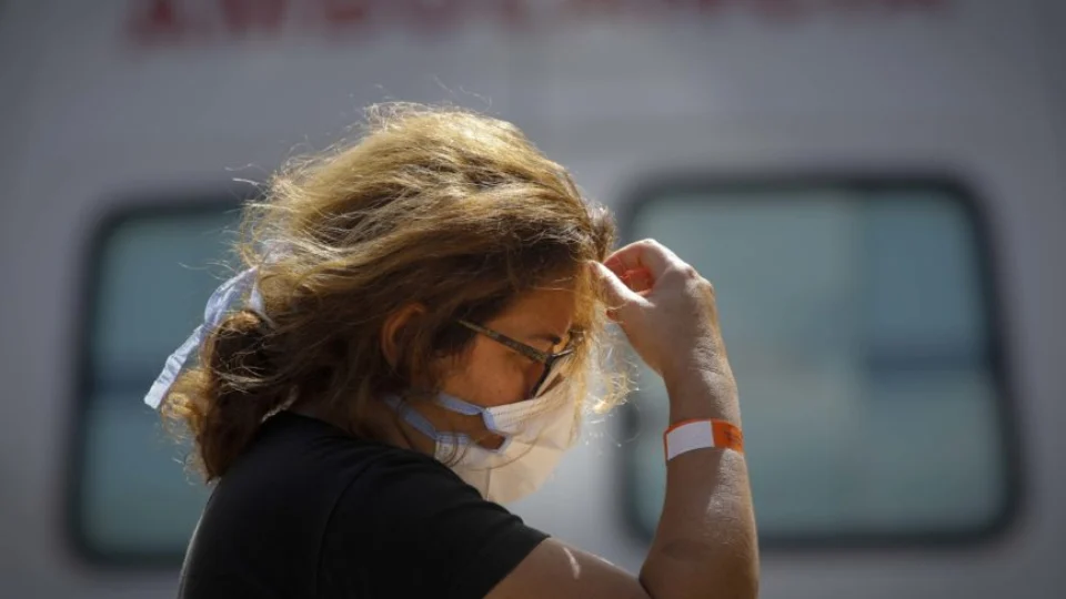 Pessoas que tomaram a 1ª dose da vacina devem continuar usando máscara e manter cuidados para evitar a Covid-19