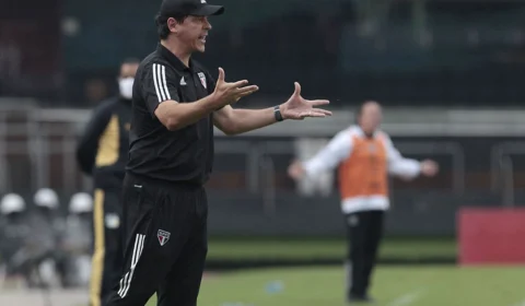 Com título longe, São Paulo demite Fernando Diniz após nova derrota