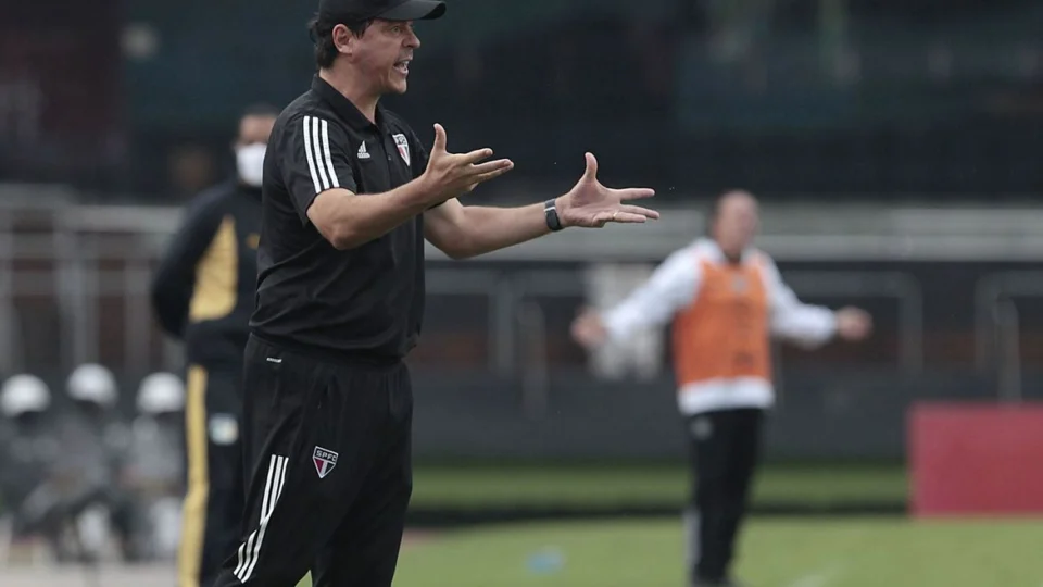Com título longe, São Paulo demite Fernando Diniz após nova derrota