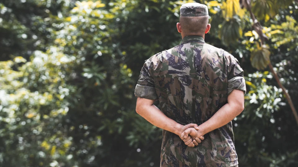 Soldado do Exército Brasileiro é esfaqueado em tentativa de sequestro, no Novo Aleixo