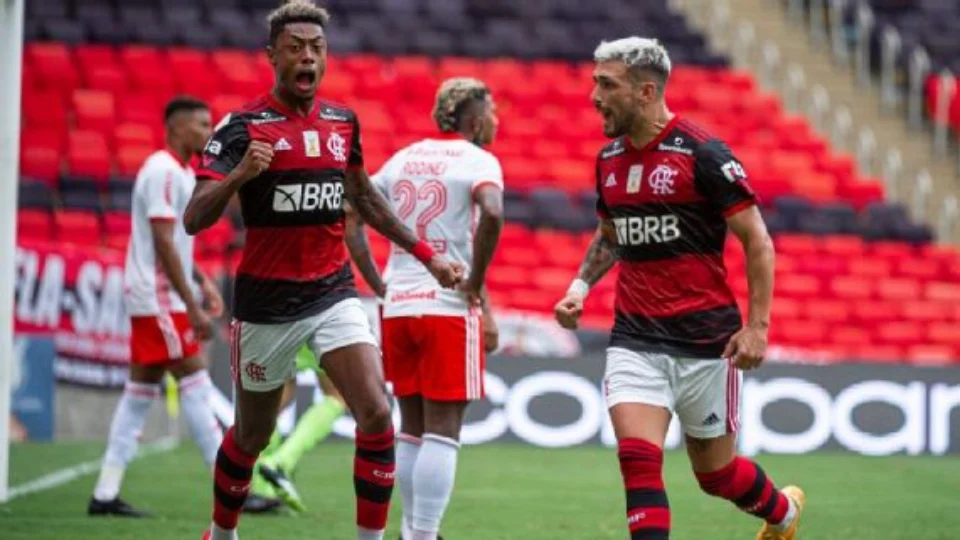 Flamengo vence Inter por 2 a 1 no Maracanã