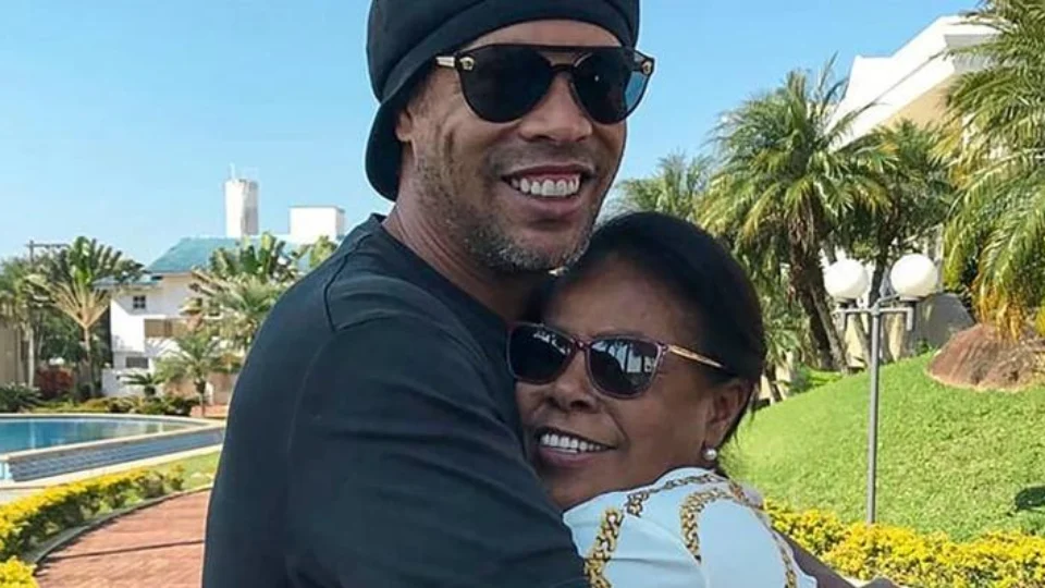 Mãe de Ronaldinho Gaúcho morre em decorrência da Covid-19
