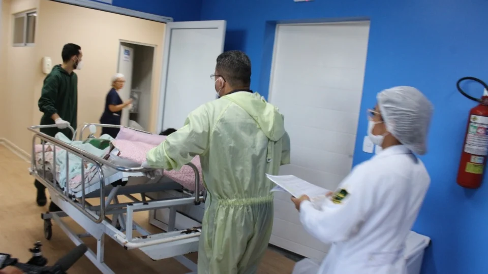 Em menos de 40 dias, mais de 3,6 mil pacientes já foram removidos de leitos de menor complexidade para os de maior complexidade