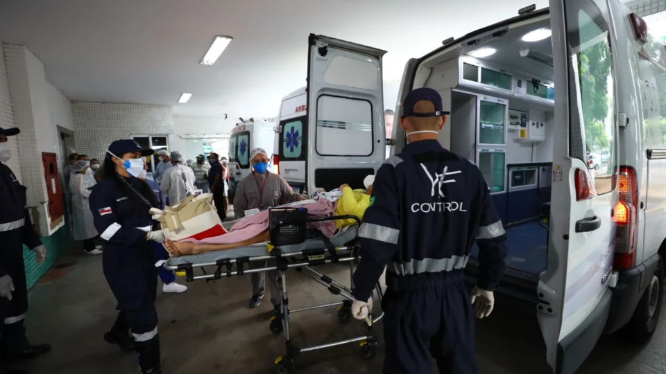 Cura: Mais dois pacientes recuperados da Covid-19 retornam a Manaus