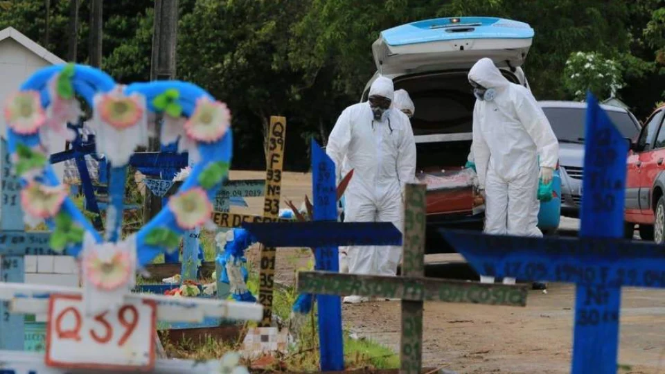 53 vítimas fatais da Covid-19 foram sepultadas em Manaus nesta segunda-feira (15)
