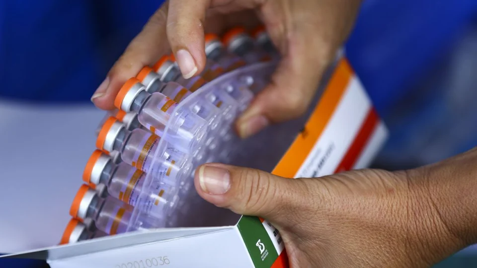 Prefeitura e governo devem apresentar plano em até 48h para usar doses de vacina com vencimento próximo