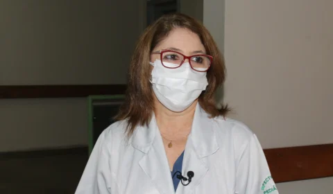 Infectologista fala sobre a importância da vacina e alerta para a necessidade de manter cuidados em prevenção à Covid-19