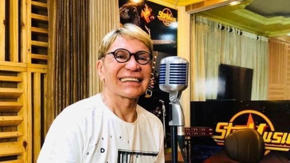Covid-19: Morre Zezinho Corrêa, cantor da Banda Carrapicho