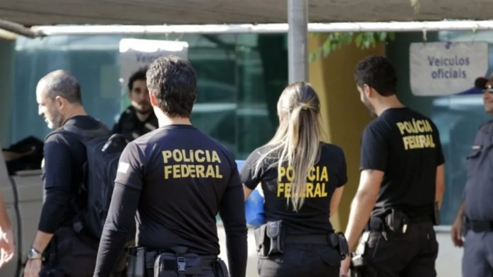 Operação da PF investiga crime de difamação eleitoral por meio de inteligência artificial