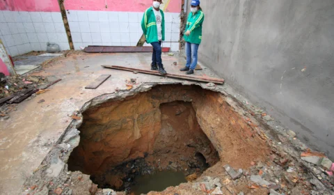 Prefeitura inicia a troca de tubulação de drenagem rompida no Coroado