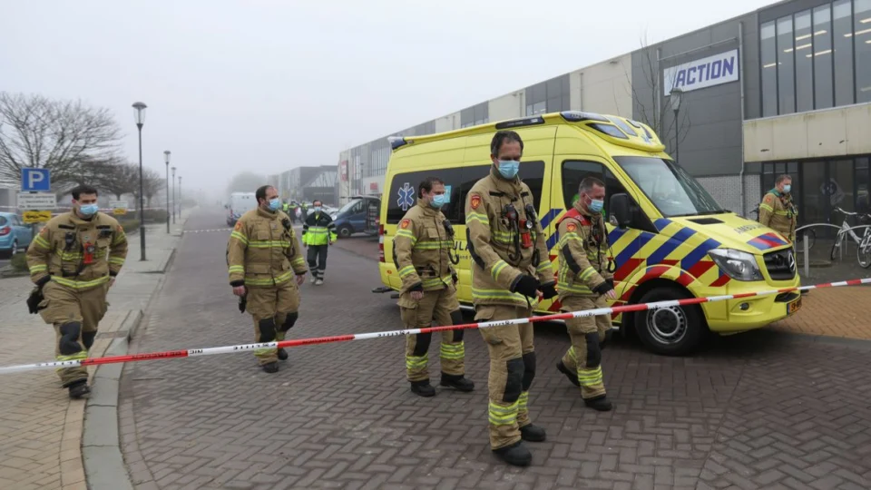 Chefe da saúde pede “a rápida prisão do criminoso”, após explosão atingir centro de testes de Covid-19 na Holanda