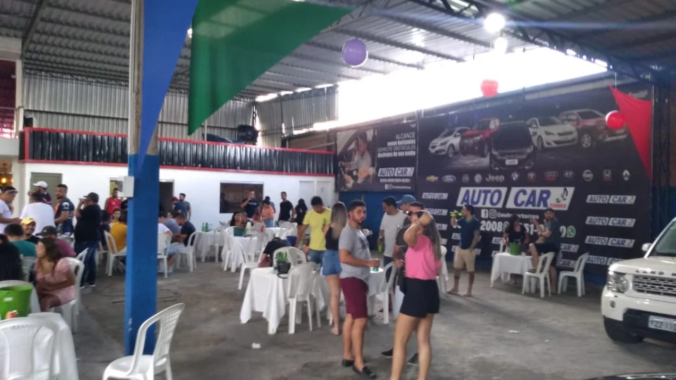 Festa clandestina com mais de 200 pessoas e encerrada pela polícia, em Manaus