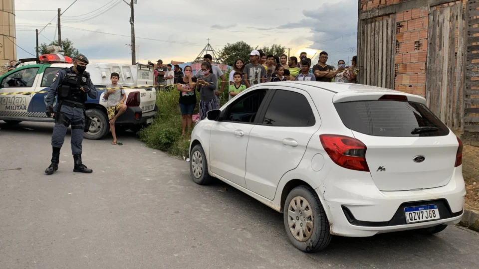 VEJA VÍDEOS! Motorista de app é encontrado no porta-malas com facadas no coração e tiros na cabeça