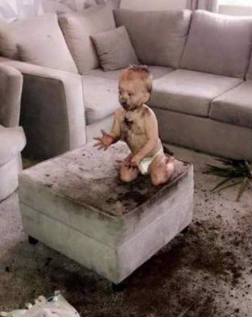 Menino de 3 anos já quebrou 12 televisores, quase incendiou a casa e trouxe prejuízo de quase R$50mil.