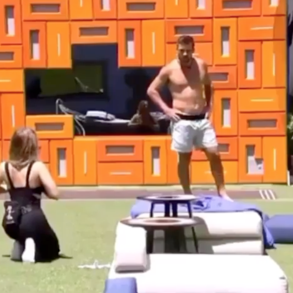 Veja vídeo;Carla Diaz retorna de paredão falso e decepciona fãs com pedido inusitado.