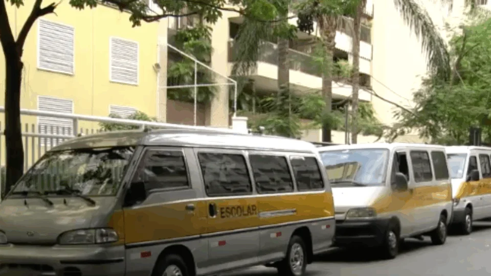 Mortos por Covid-19 serão transportados por vans escolares em SP