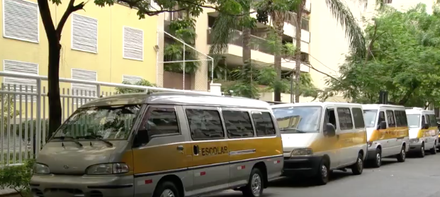 Mortos por Covid-19 serão transportados por vans escolares em SP.