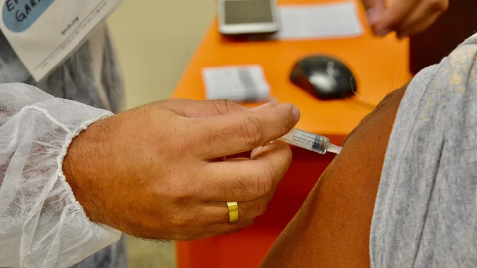 Estudo CovacManaus alcança marca de 1 mil participantes vacinados nesta terça (23)