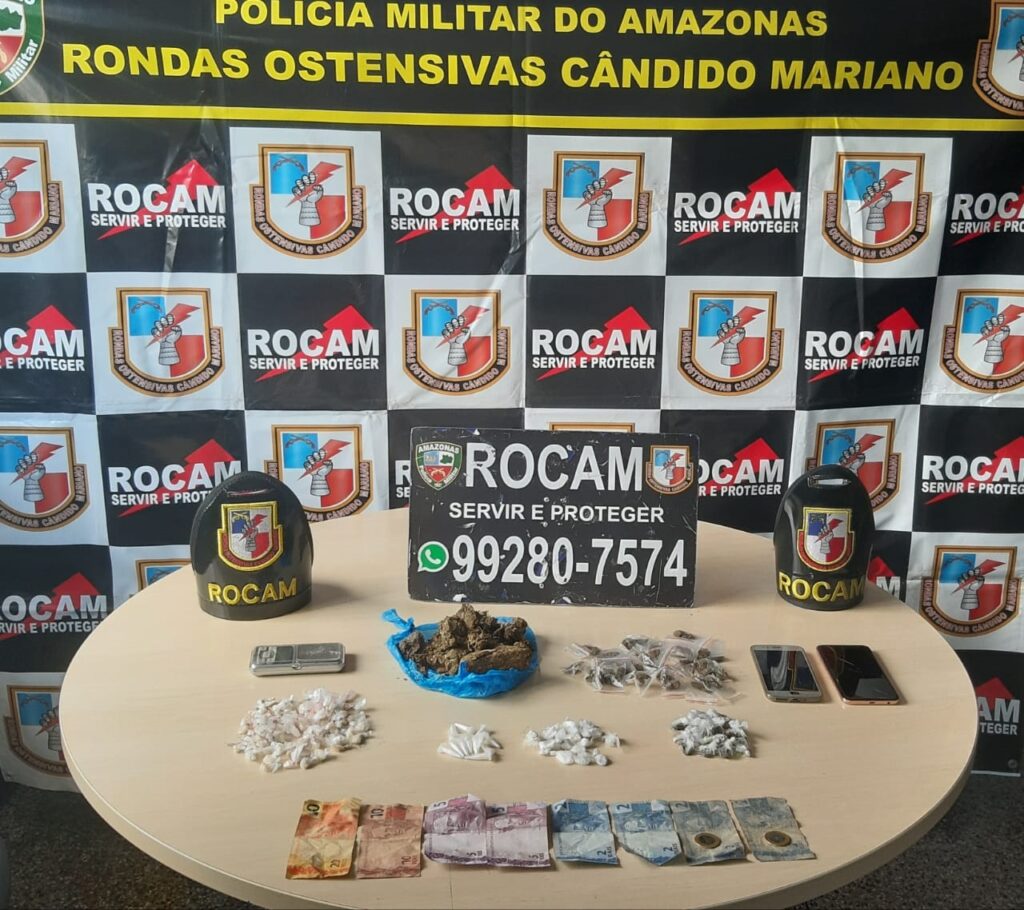 16 pessoas são presas e mais de 2,4 mil trouxinhas de drogas são apreendidas, em Manaus.