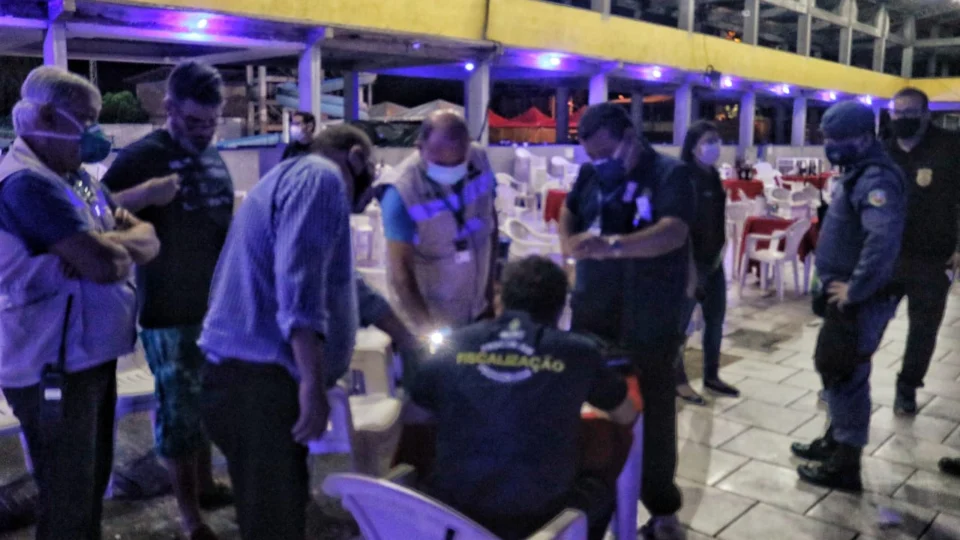 CIF fecha festa clandestina com cerca de 300 pessoas neste domingo, 21