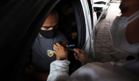 Mais de 700 servidores da segurança pública já se vacinaram contra a Covid-19 em Manaus