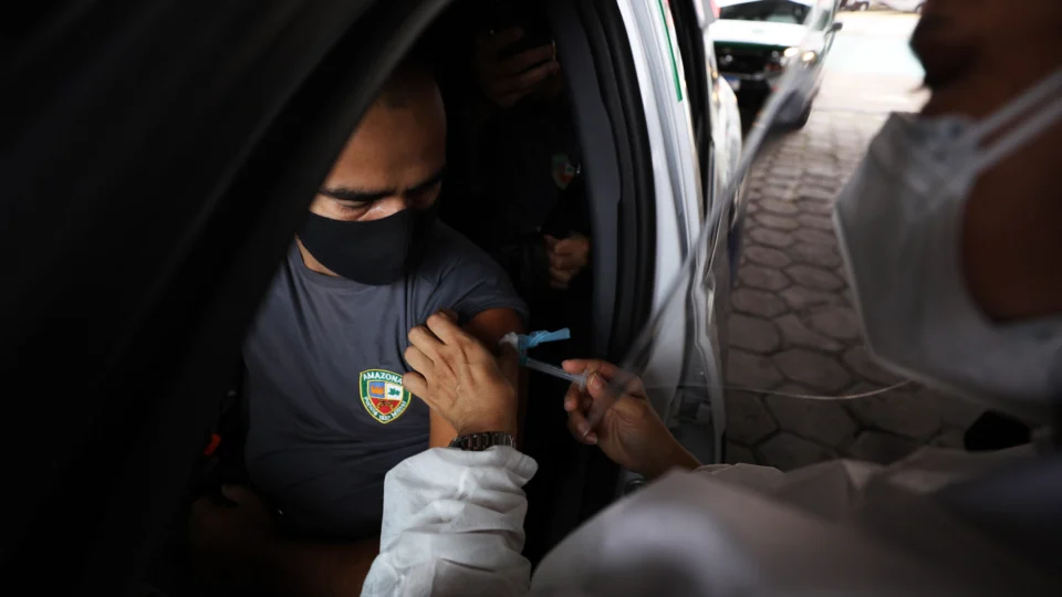 Mais de 700 servidores da segurança pública já se vacinaram contra a Covid-19 em Manaus
