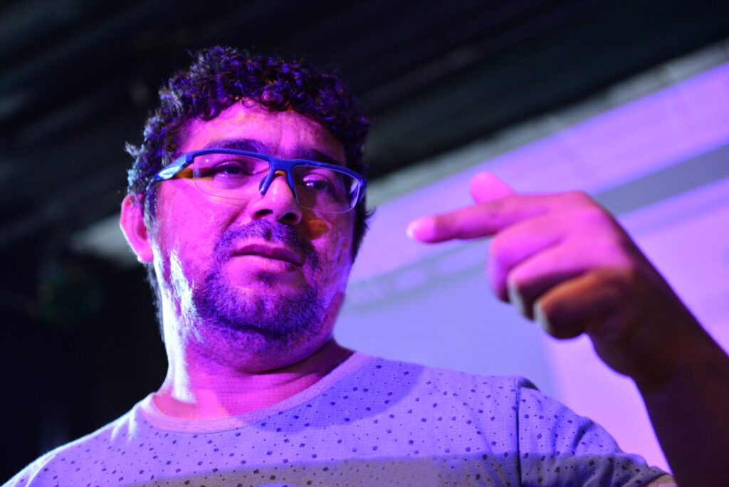 Inscrições para curso de Libras gratuito inicia nesta quinta-feira (25).