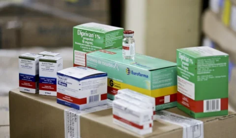 SES-AM recebe novo carregamento de medicamentos para intubação