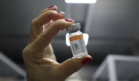 No Amazonas, 434.810 doses de vacina contra Covid-19 á foram aplicadas até esta sexta-feira (12)