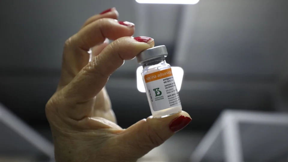 No Amazonas, 434.810 doses de vacina contra Covid-19 á foram aplicadas até esta sexta-feira (12)