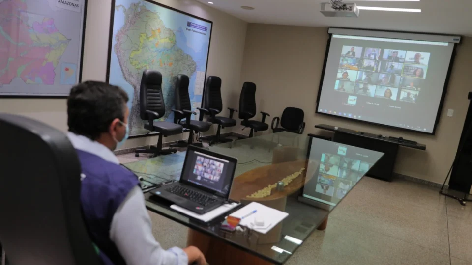 Governador do Amazonas negocia compra de 1 milhão de doses da Sputnik V