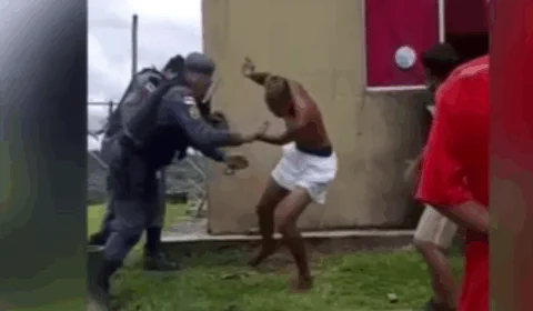 VEJA VIDEO;Após agredir policiais e tentar fugir de abordagem, traficante é preso no Viver Melhor, em Manaus