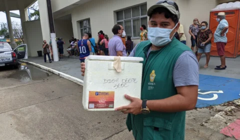 Idosos entre 65 e 69 anos recebem 1ª dose da vacina Astrazeneca/Oxford