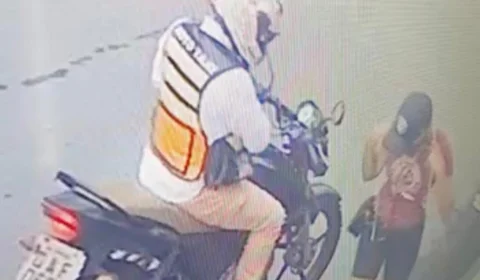 Homem vestido de mototaxista assalta mulher na Zona Norte; Veja vídeos