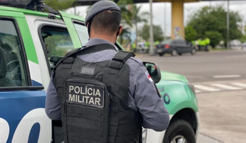 Policiais se preparam para conter manifestações de motoristas contra o aumento do preço da gasolina