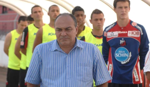 Técnico Ruy Scarpino morre por complicações da covid-19