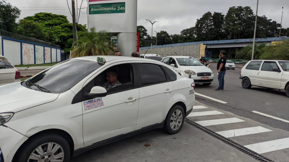 Sindipetro-AM e Sindicato dos Taxistas fazem a ação “Combustível a preço Justo” em reivindicação ao preço da Gasolina