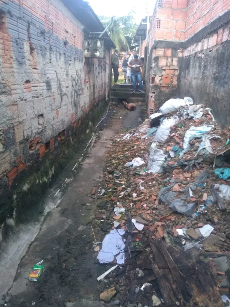 Homem é assassinado com tiro na nuca no beco Aracy, bairro Japiim, em Manaus.
