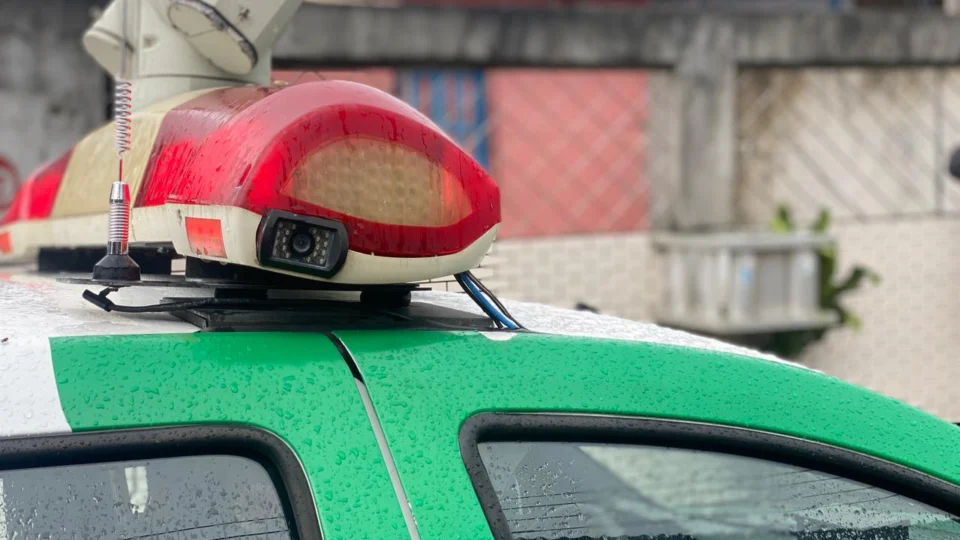 Homem que matou namorado se entrega à polícia em Manaus