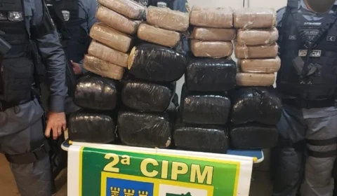 Após naufrágio de embarcação, polícia apreende 103kg de drogas
