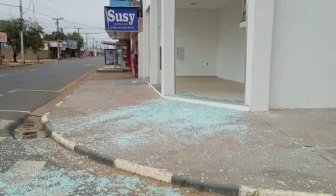 Ventania destelha casas e destrói estabelecimentos em Roraima; Veja vídeos