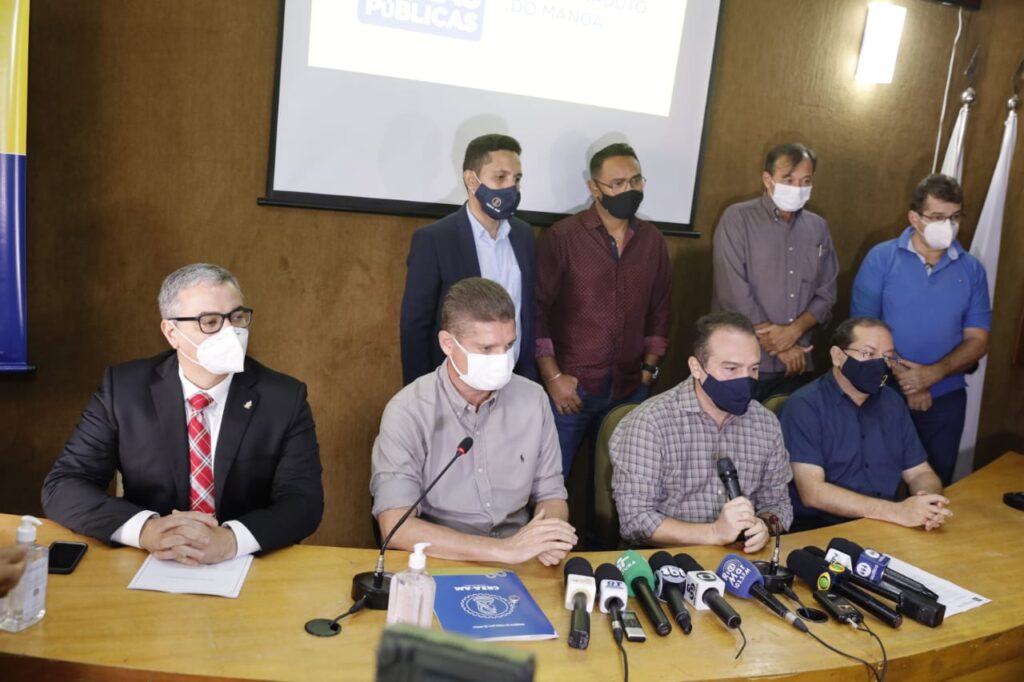 Vereador Lissandro Breval participa de entrega do laudo técnico do viaduto do Manoa à prefeitura de Manaus.