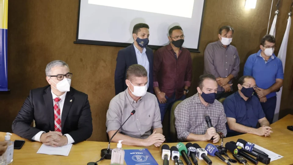 Vereador Lissandro Breval participa de entrega do laudo técnico do viaduto do Manoa à prefeitura de Manaus