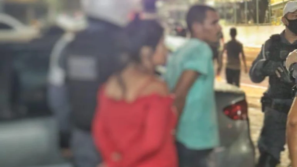 Veja vídeo;Infratores tentam furar bloqueio de blitz policial e acabam se acidentando gravemente, em Manaus