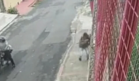 Bandidos espancam mulher durante assalto no bairro Flores; Veja vídeo!