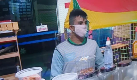 Veja vídeo;Assaltante armado entra em loja de açaí e leva  renda de estabelecimento, em Manaus